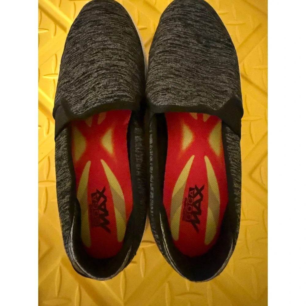 Skechers GoStep Lite Womens 8 Black White Goga Max Slip On Walking Shoes 14462